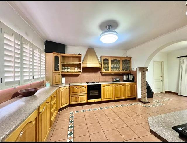 12 BEDROOM HOUSE FOR SALE IN HAYFIELDS